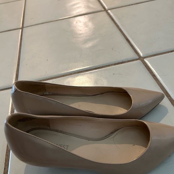 Nine West Women's Tan patent Flats - Picture 5 of 7